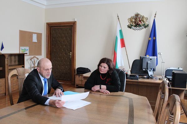Двама вицепремиери по еврофондовете - бившият Томислав Дончев и служебният Малина Крумова