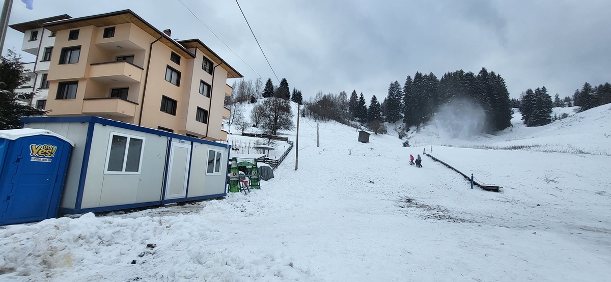 В центъра на Чепеларе отвори врати ски център, безплатен е за децата