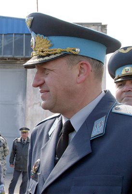 Ген. Цанко Стойков, командир на военното летище