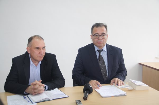 Директорът на ОД на МВР в Смолян ст. комисар Костадин Пачеджиев и окръжния прокурор Недко Симов