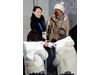 Президентът на Южна Корея се ръкува със сестрата на лидера на Северна Корея