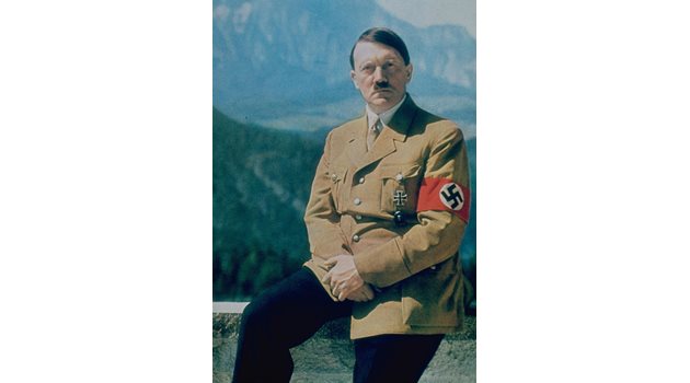 Хитлер е убеден да пощади живота на Фон Браун.