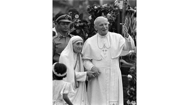 Папа Йоан Павел II не е присъствал на подписването на документите, но дал аудиенция на царя и останалите от фамилията Савоя на следващия ден.