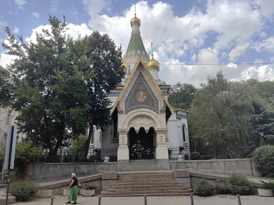 Затворената руска църква „Свети Николай Мирликийски Чудотворец“