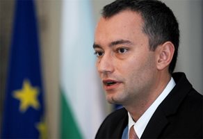 Николай Младенов: Няма да позволим на Македония да ни отнема историята