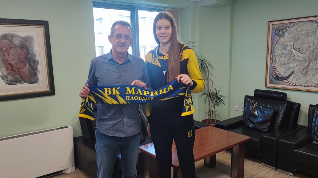 Волейболна националка подписа първи професионален договор с "Марица" (Пд)