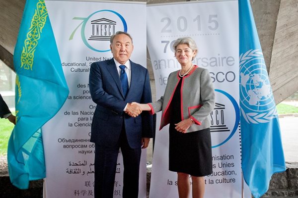 Генералният директор на ЮНЕСКО Ирина Бокова се срещна с президента на Казахстан Нурсултан Назарбаев в централата на организацията в Париж.