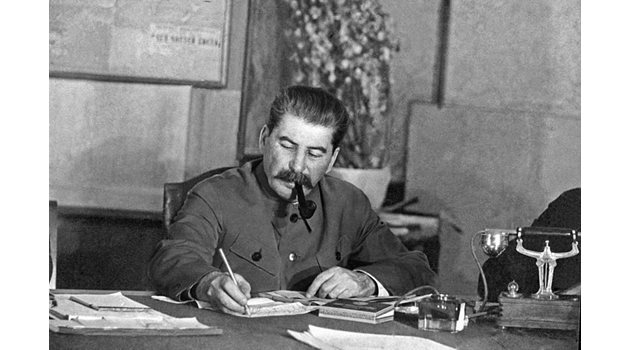 Йосиф Висарионович Сталин все още е почетен гражданин на Варна. Това казва всичко - кои и какви сме!