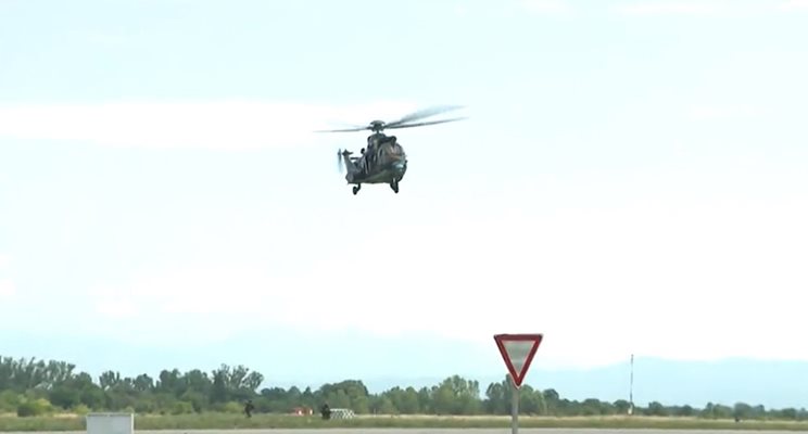 С вертолет Ми-17 започнаха демонстрациите в Граф Игнатиево.