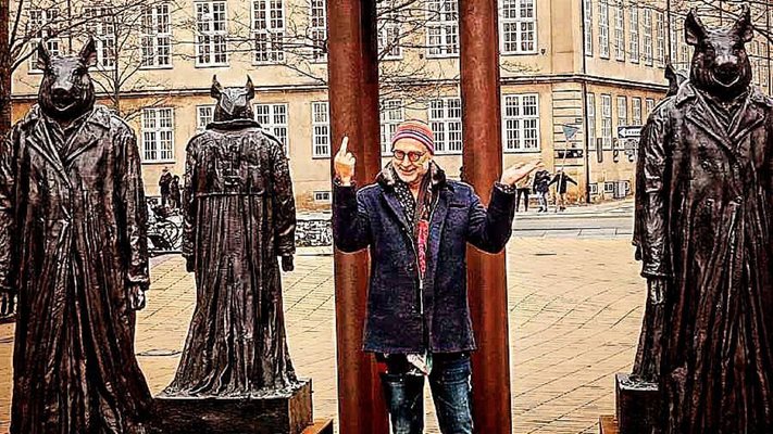 Любен Дилов-син показва среден пръст в Копенхаген