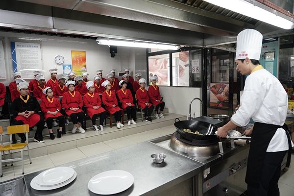 Cooking classes are becoming increasingly popular among young people in China Photo: 