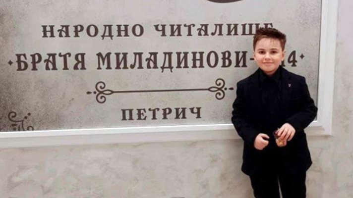 От скука 11-годишно българче пише биография на английски език
