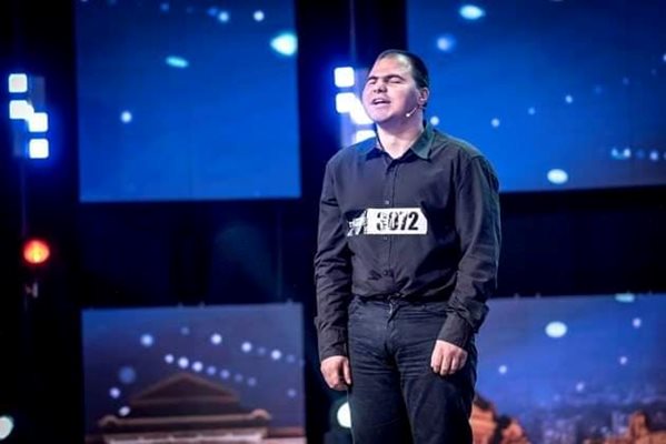 Андриян на сцената на "България търси талант"