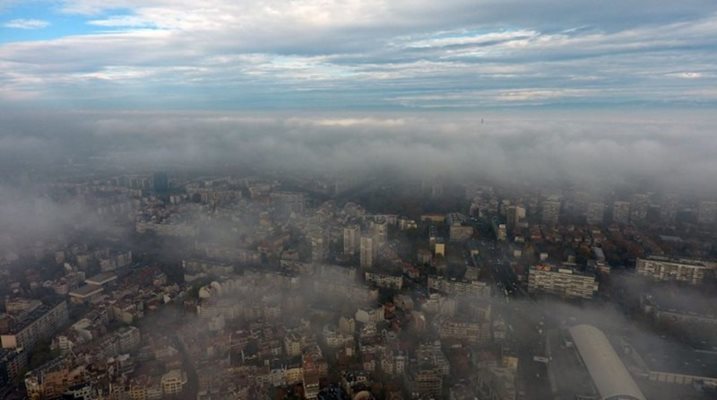 Пловдив често е с мръсен въздух в зимните месеци заради печките с твърдо гориво.