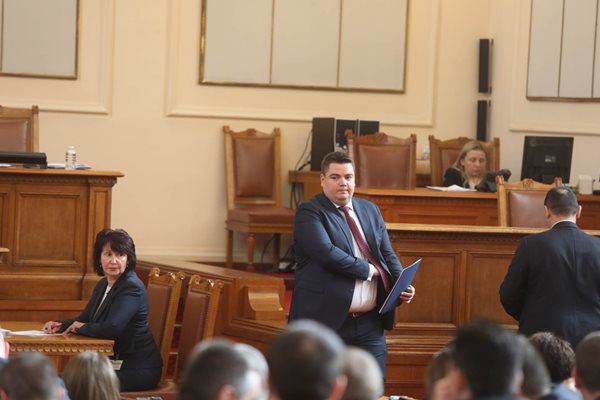 Шефът на правната комисия Стою Стоев
