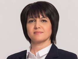 Поставянето на Веска Ненчева за водач на листата на БСП в Пловдивска област разбуни 14 общински партийни организации и те отказват да работят за изборите.

Снимка: Фейсбук