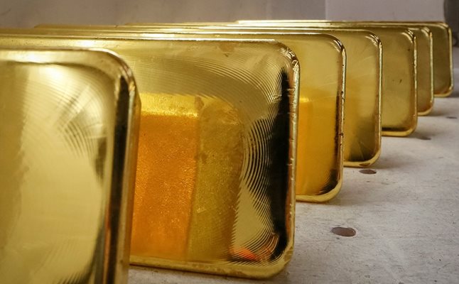 Инвестицията в злато носи до 12% лихва, но често  цената му пада за дълъг период от време.