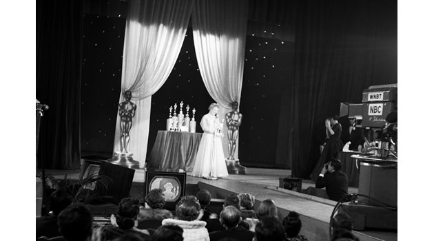 Церемонията през 1953 г. е първата, предавана на живо по телевизията.
СНИМКА: ГЕТИ ИМИДЖИС