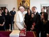 Папата прие премиера на Малта, който напуска поста след убийството на журналистка