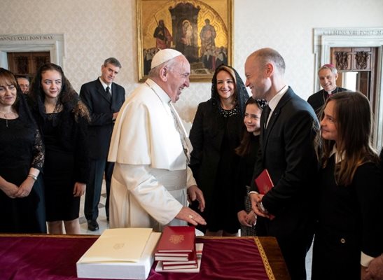 Мускат и семейството му са били приети от папа Франциск Снимка: Ройтерс