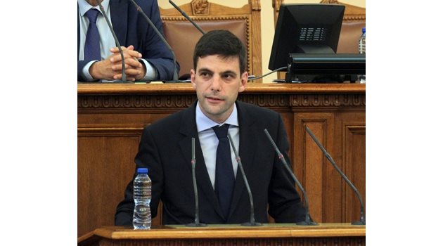 Никола Минчев е обратно в парламента след COVID