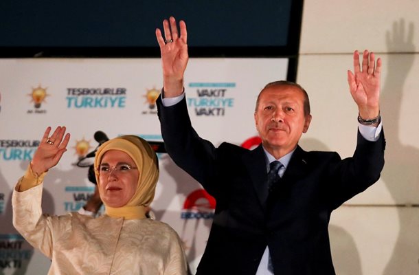 Турският президент Реджеп Тайип Ердоган и жена му Емине СНИМКА: Ройтерс