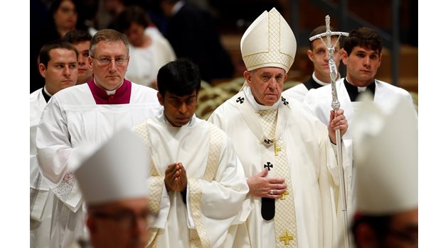 Папа Франциск принадлежи на Ордена на йезуитите.