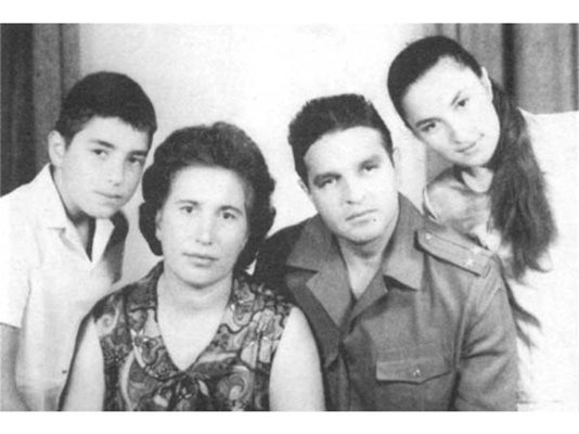 Бойко и Краси с родителите си
СНИМКИ: ЛИЧЕН АРХИВ
