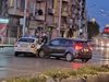 Кола се заби в полицейски автомобил до парк в София (Снимки)