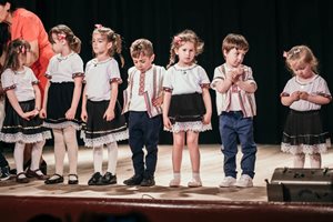 Възпитаници на училище „Иван Вазов“ в Париж създадоха песен, посветена на българския език