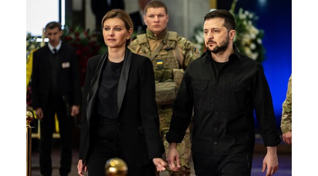 Двойката присъства на погребението на първия президент на Украйна Леонид Кравчук.
СНИМКИ:РОЙТЕРС