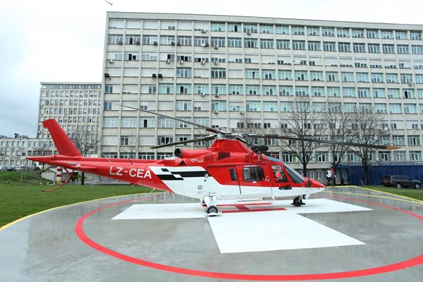 Медицински хеликоптер е кацнал на площадката на “Св. Анна” при откриването й.