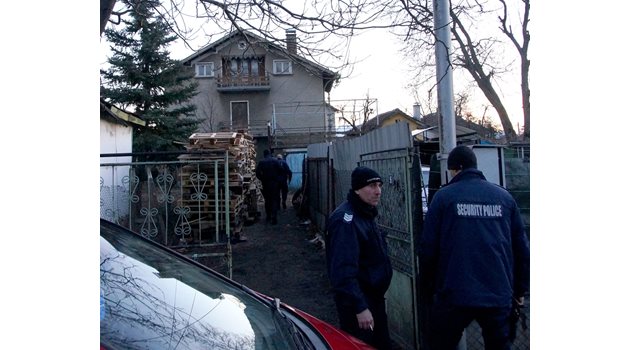 Къщата, в която бяха убити 5-има души  СНИМКИ: ДЕСИСЛАВА КУЛЕЛИЕВА И ПИЕР ПЕТРОВ