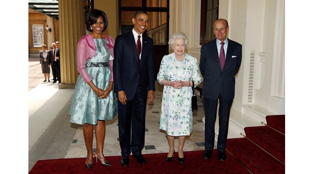 Кралица Елизабет II, принц Филип и бившата президентска двойка на САЩ Мишел и Барак Обама СНИМКА: Ройтерс