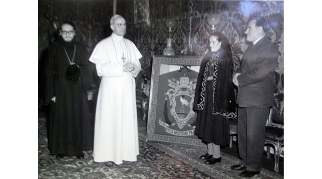 На 12 март 1957 г. Върбинка е на ауденция при папа Пий ХII във Ватикана.
Снимка: РИМ в Търговище