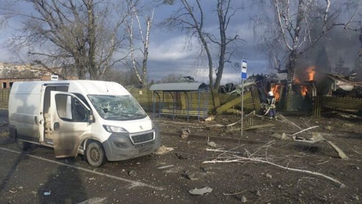 Атака по Хмелницки спират тока в Киев. При ракетния удар изгарят автомобили и пострадват жилищни сгради