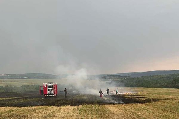 Мълния подпали сухи треви в района на Килифарево