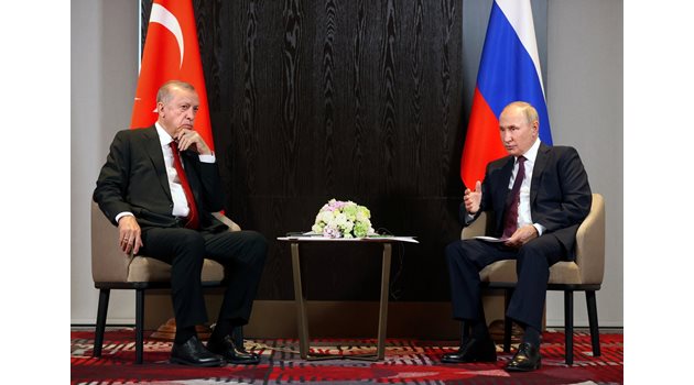 Реджеп Ердоган и Владимир Путин на среща в Узбекистан.
СНИМКА: РОЙТЕРС