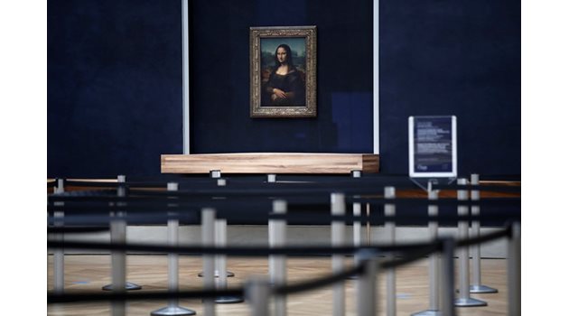 "Мона Лиза" се съхранява в Лувъра зад бронирано стъкло.