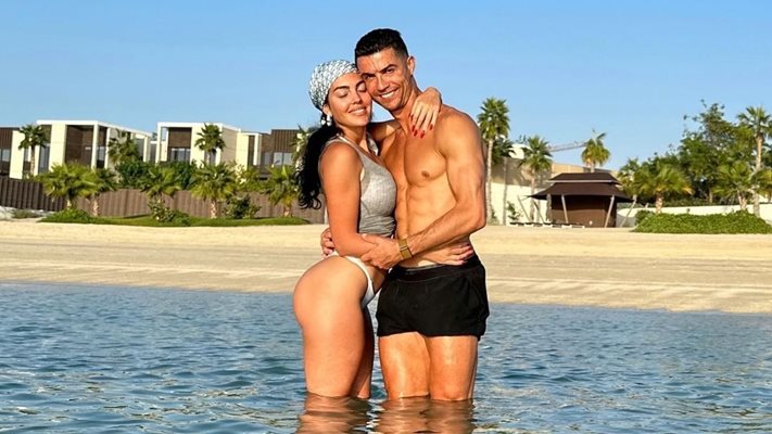 Роналдо и Джорджина вече са на плаж в Дубай