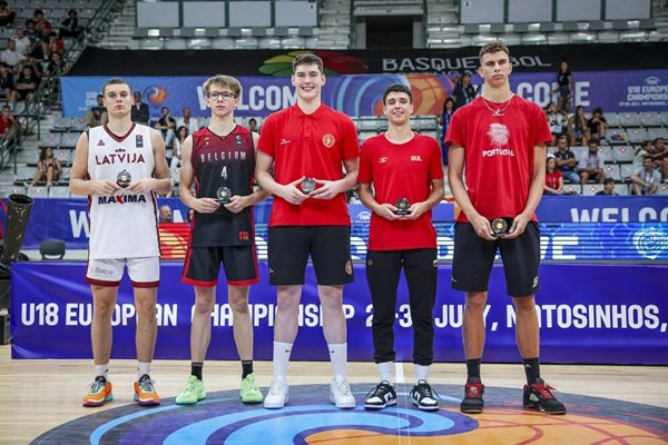 Българин попадна в идеалния отбор на европейското за юноши по баскетбол