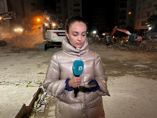 Журналистката отрази опустошителното заметресение в Турция.
Снимка: Би Ти Ви