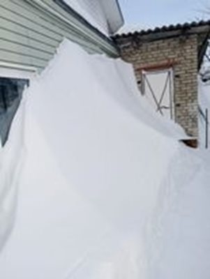 Огромна пряспа сняг пред къща в град Ясногорск, област Тула 
СНИМКА: Нора Чолакова