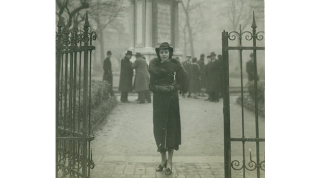 ПИСАТЕЛ: Яна Язова в Париж през 1938 г.