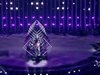 Мъж от публиката прекъсна изпълнението на британската участничка на "Евровизия"