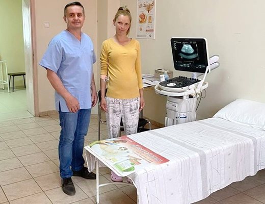 Д-р Събев и майката на бебето Сийка Стоева