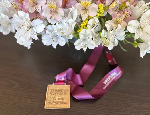 Mayor Pencho Milkov awarded the European boys' wrestling champion Stefan Stefanov Photo: Press center of Ruse Municipality