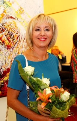 Мая Манолова още не е решила дали ще се кандидатира за кмет на София, но е сменила адресната си регистрация от Кюстендил в столичния квартал “Лозенец” още през октомври миналата година.