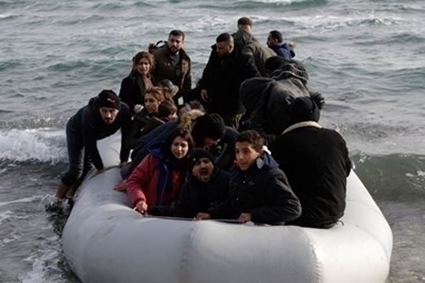 От началото на годината гръцката брегова охрана легално е предотвратила преминаването на 15 000 мигранти от турския бряг на гръцките острови.
СНИМКА: АРХИВ