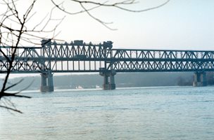 Туристическо корабче по Дунав се удари в друго, разследват инцидента